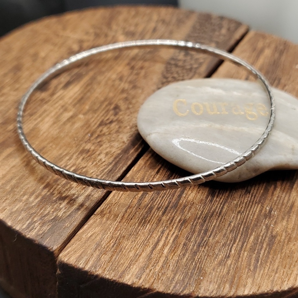 B2626 etched bracelet bangle